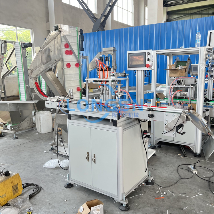 m&aacute;quina de ensamblaje de tapa de pl&aacute;stico