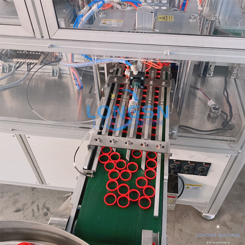 Máquina automática de inserción de revestimiento de tapa de máquina de ensamblaje de anillo o de tapa de plástico