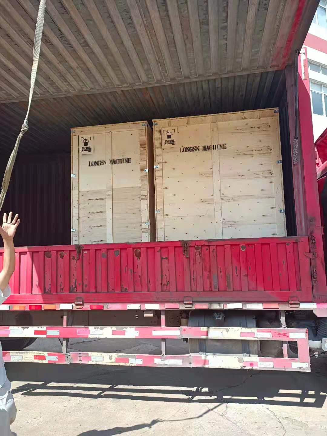 M&aacute;quina de forro de la tapa