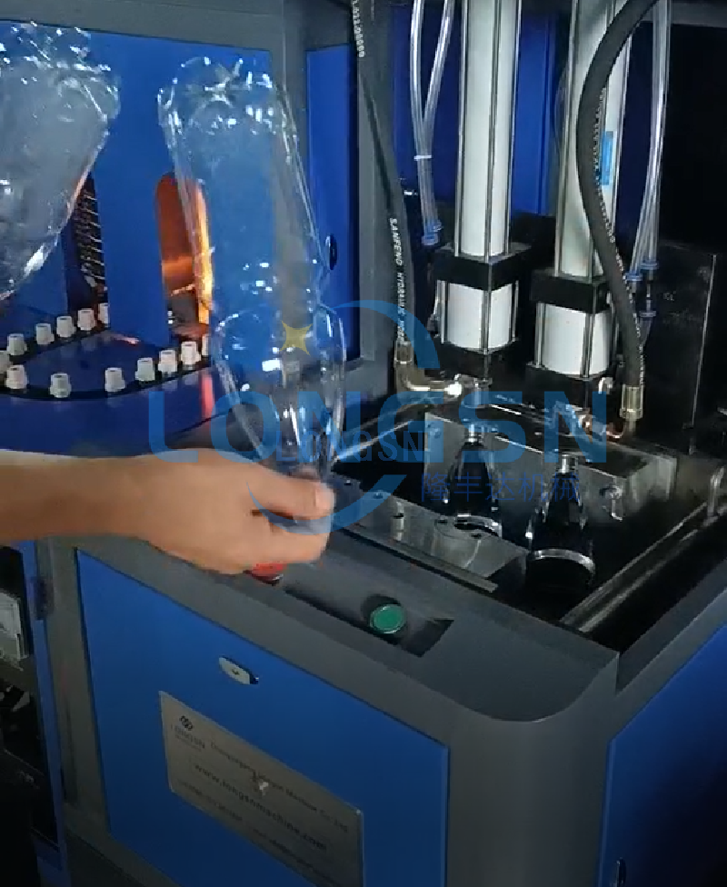 Machina de botella de PET semi automática de alta velocidad Máquina de moldeo por estiramiento / Máquina de moldeo de soplado Precio