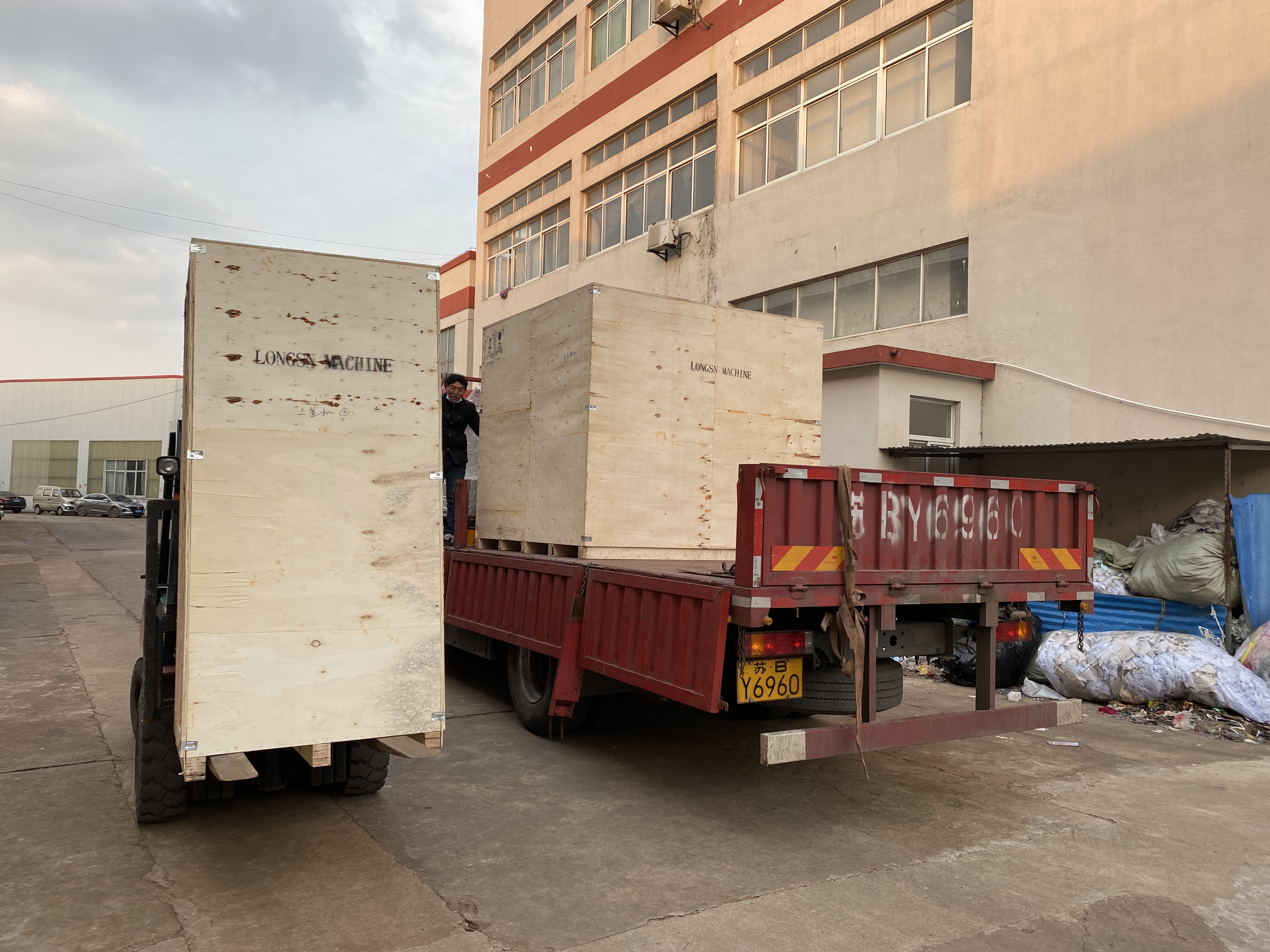 M&aacute;quina de montaje de gorra